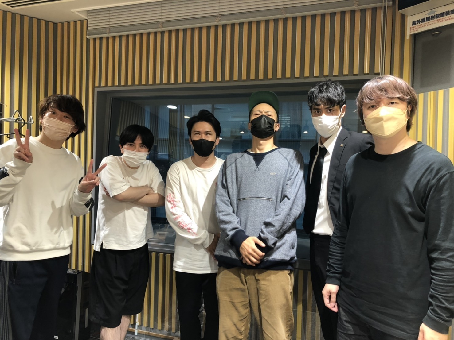 『　喋れ、喉がもげても。　』